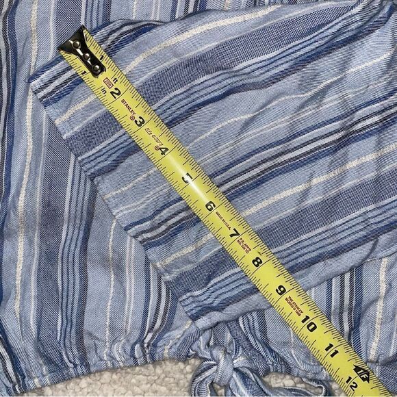 AMERICAN Eagle Outfitters lightweight gauze feel v neck crop with tie - Picture 7 of 10